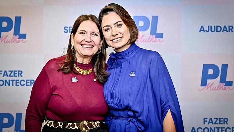 A deputada distritial Bia Kicis e a ex-primeira-dama Michelle Bolsonaro. — Foto: Zack Stencil/PL