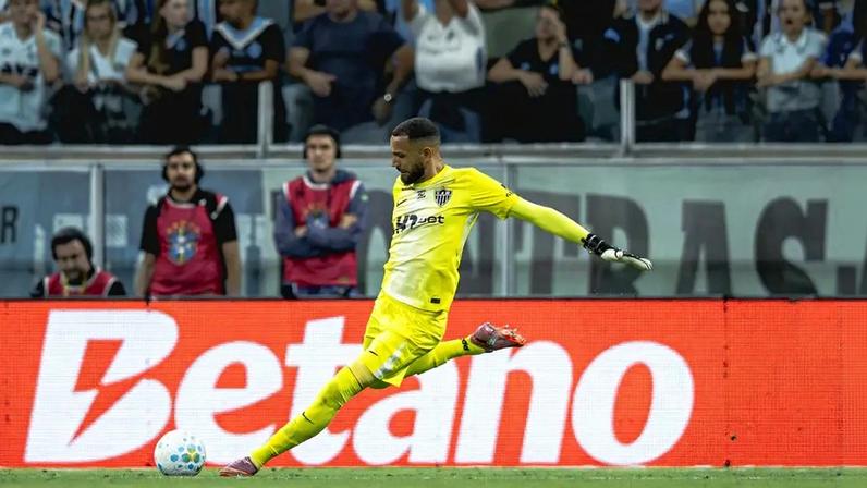 Éverson lamenta derrota, otimista com início de Eduardo Domínguez no Atlético-MG