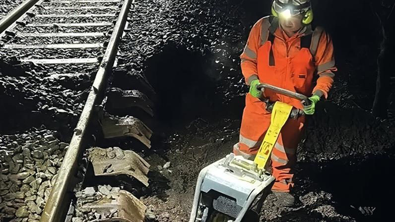 Linhas férreas permanecerão fechadas até novo aviso
