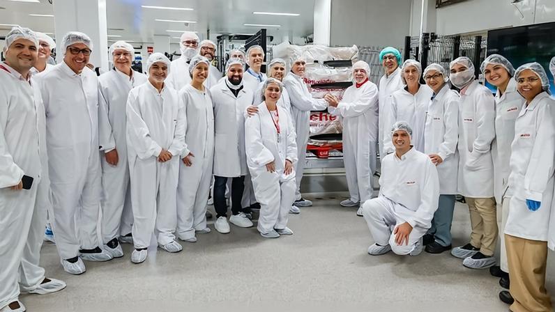 Lula e Padilha visitam nova unidade da Aché em Pernambuco para 40 milhões de medicamentos