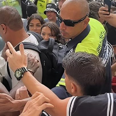 Felipe Melo briga com torcedores do Corinthians no Mané Garrincha