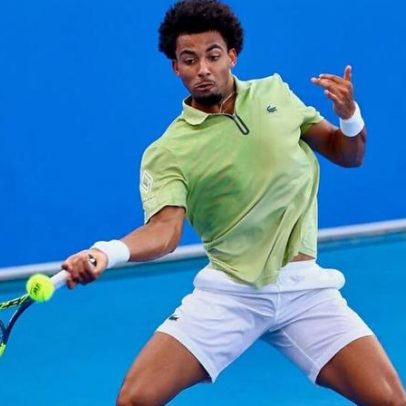 Arthur Fils desiste de Dubai por lesão no quadril