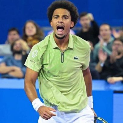 Fils retorna ao circuito em Montpellier e vence pela primeira desde agosto