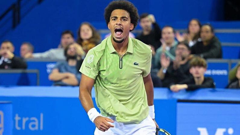 Fils retorna ao circuito em Montpellier e vence pela primeira desde agosto