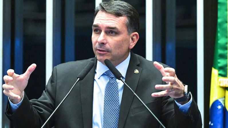 Senador Flávio Bolsonaro (PL-RJ) vai ao TSE por alegoria sobre famílias. (Foto: Carlos Moura/Agência Senado)
