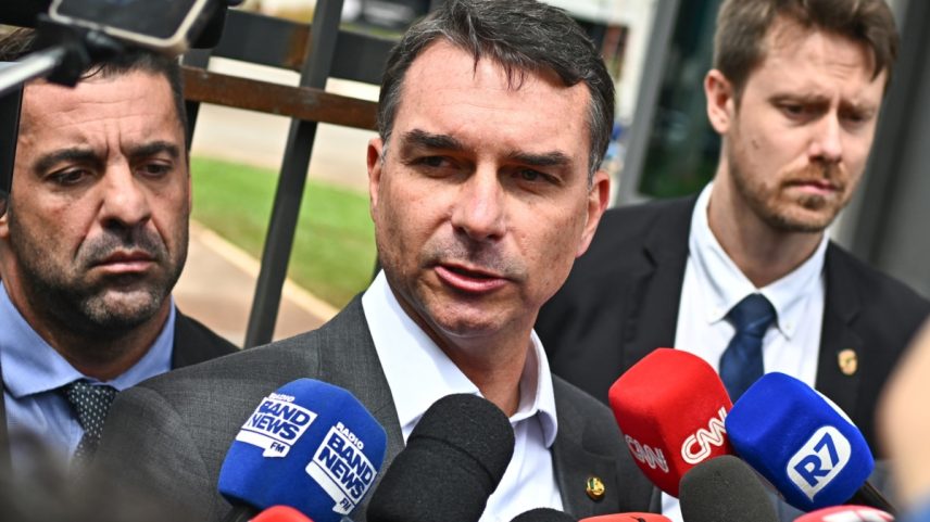 O senador Flávio Bolsonaro (PL-RJ), pré-candidato à presidência por escolha do ex-presidente Jair Bolsonaro (PL). (Foto: André Borges/EFE)