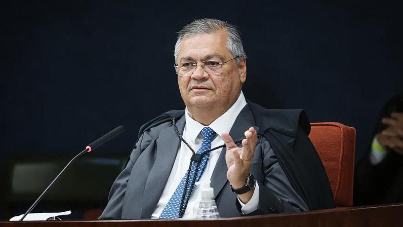 Governo de Dino suspende versão salarial do 8 de janeiro