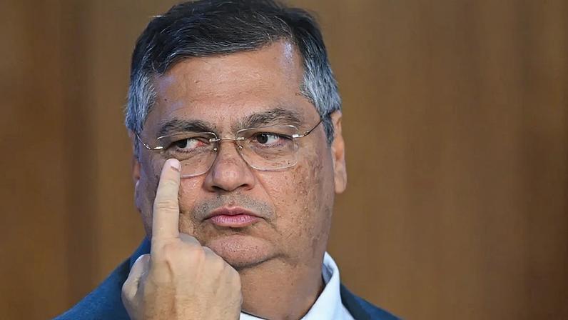 Dino proíbe Congresso de votar novos penduricalhos acima do teto