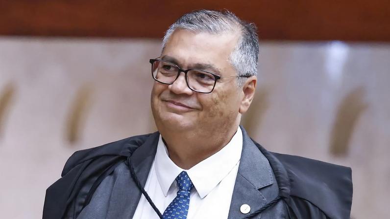 Penduricalhos bilionários do Judiciário são esquecidos por Flávio Dino
