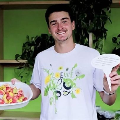 Fonseca apresenta frutas brasileiras para jogadores avaliarem, reação é observada