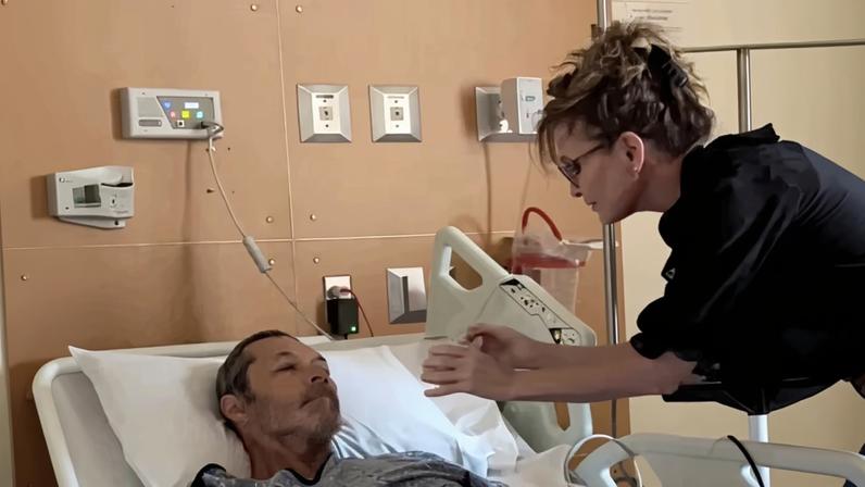 Sarah Palin alimenta o namorado em leito hospitalar durante luta contra o câncer