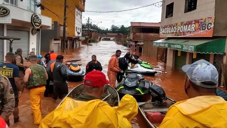 Fortes chuvas deixam mortos e desabrigados em Juiz de Fora (MG)