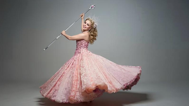 Fabi Bang leva Glinda ao desfile da Colorado do Brás — Foto: Divulgação/Jairo Goldflus