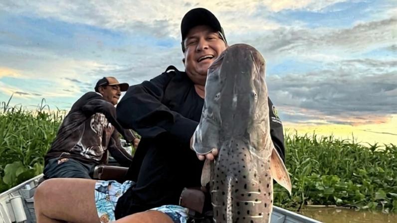 Leonardo na pescaria — Foto: Reprodução/Instagram