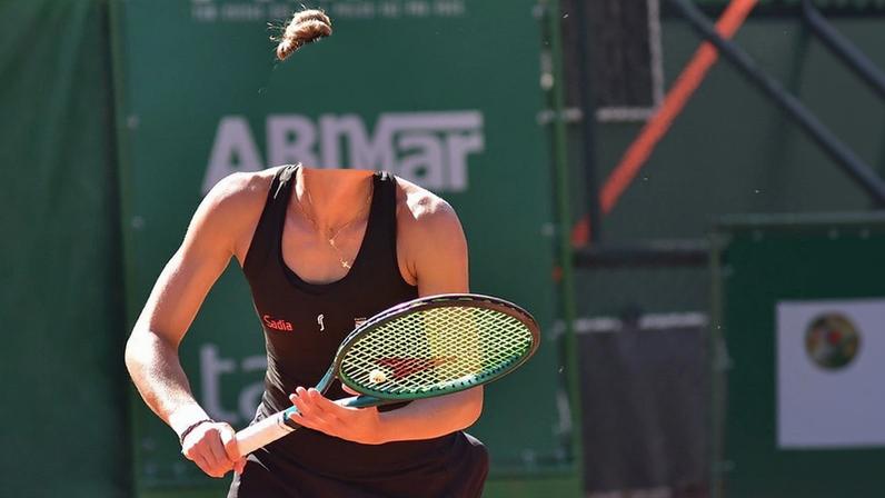 Luiza Fullana chega às semifinais de duplas em quadras cobertas na França