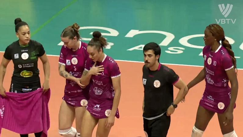 Gabi Candido passou mal em jogo entre Sesc Flamengo e Maringá na Superliga (Foto: Reprodução/VBTV)