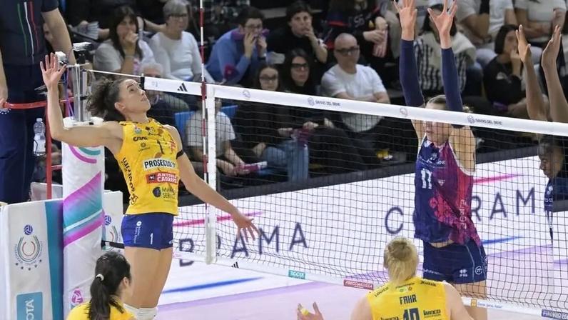 Conegliano de Gabi venceu batalha épica contra o Scandicci (Foto: Divulgação/ Scandicci)