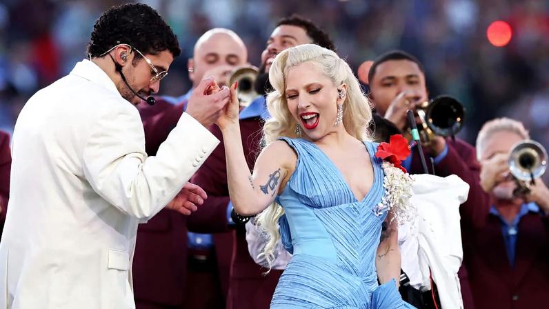 Lady Gaga celebra participação como convidada no show do intervalo do Super Bowl
