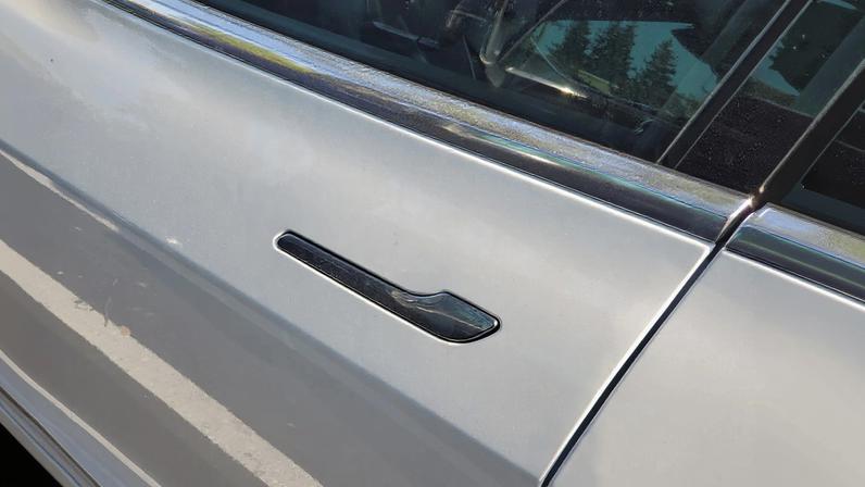 China proíbe puxadores de portas elétricas ocultos em veículos elétricos