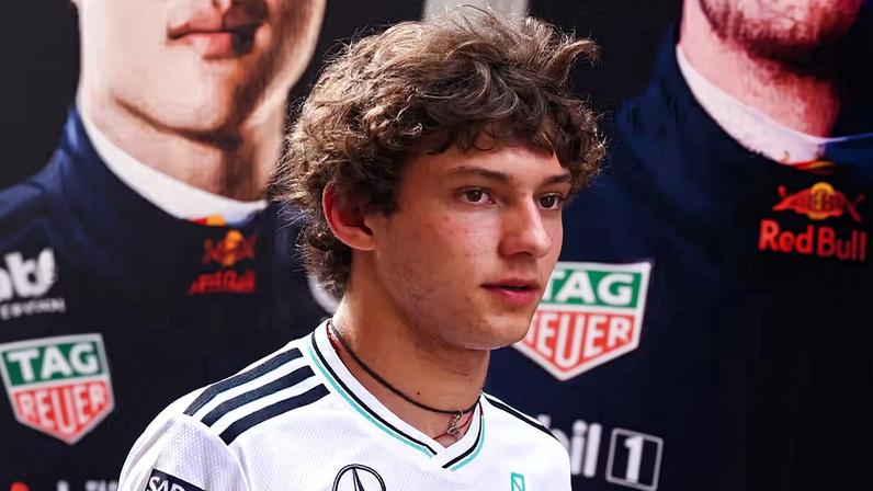 Andrea Kimi Antonelli, piloto da Mercedes na F1 2025 — Foto: Beata Zawrzel/NurPhoto via Getty Images