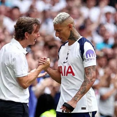 Tottenham demite treinador após revés em casa; situação na Premier League