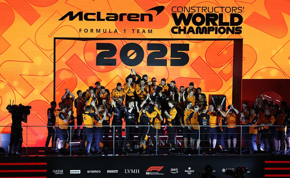 McLaren celebra título de construtores da F1 2025; Oscar Piastri fica fora da festa — Foto: Glenn Dunbar/LAT Images