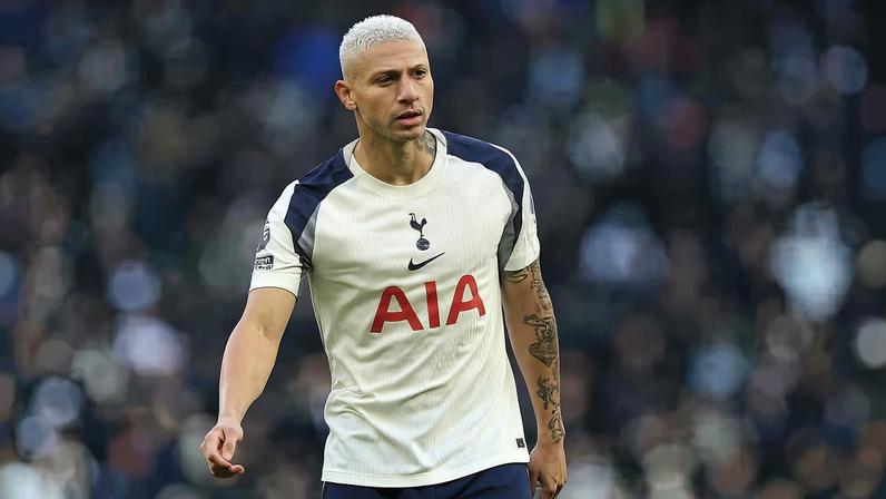 Richarlison em ação com a camisa do Tottenham — Foto: Getty Images