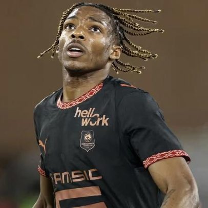 Liverpool anuncia contratação de zagueiro francês por 431,4 milhões de reais