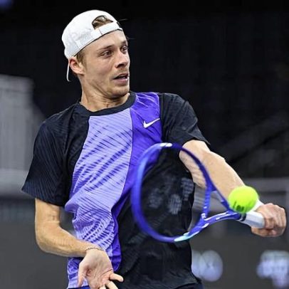 Shapovalov diz que Federer o inspirou a jogar com revés de uma mão