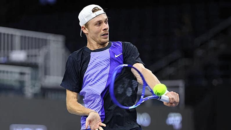 Shapovalov diz que Federer o inspirou a jogar com revés de uma mão