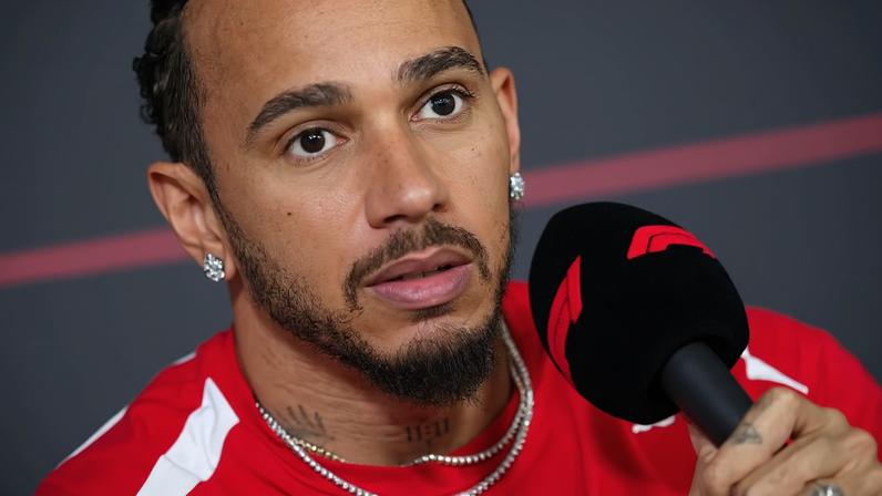 Lewis Hamilton durante a segunda rodada de testes da F1 2026, no Bahrein — Foto: Bradley Collyer/PA Images via Getty Images