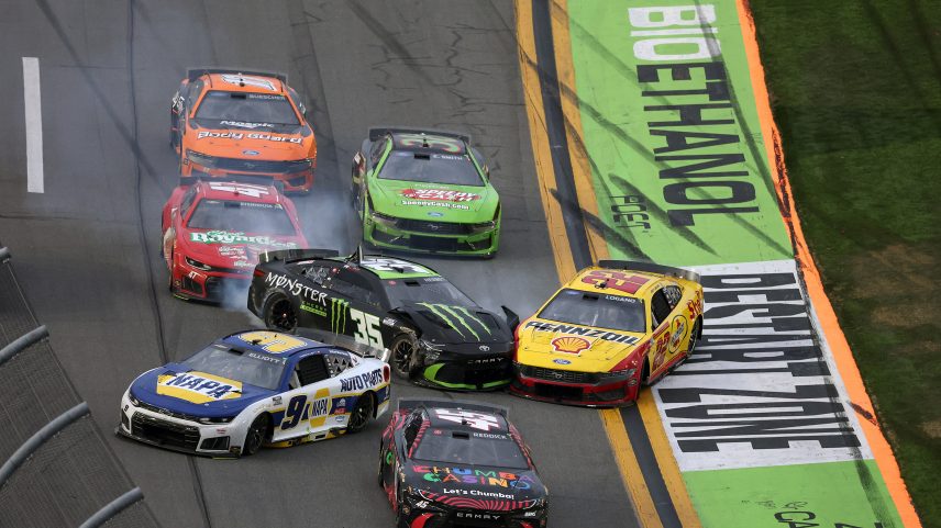 Final da Daytona 500 foi caótico — Foto: Kevin C. Cox/Getty Images