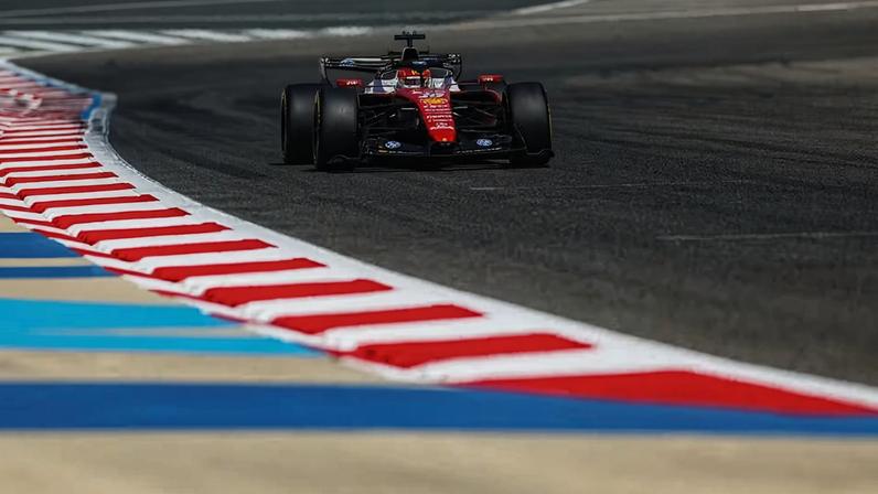 Charles Leclerc na segunda rodada de testes da F1 2026, no Bahrein — Foto: Joe Portlock/Getty Images