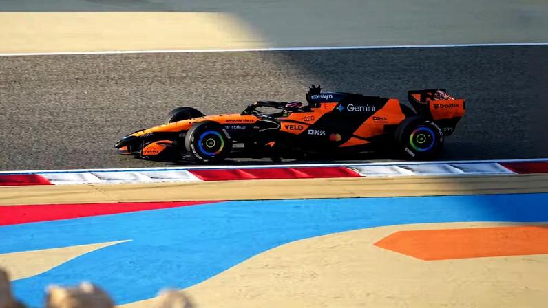 Oscar Piastri nos testes de pré-temporada da F1 no Bahrein — Foto: Sona Maleterova/Getty Images