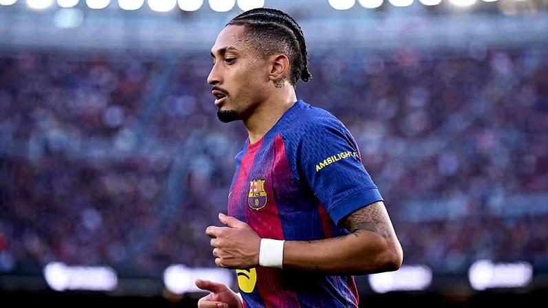 Raphinha tem 13 gols e cinco assistências em 24 jogos pelo Barcelona nesta temporada — Foto: Getty Images