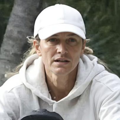 Filho de 1 ano de Gisele Bündchen usa capacete durante passeio de bike