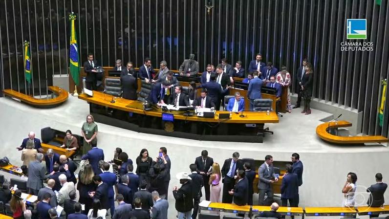 Congresso aprova reajuste para servidores da Câmara e do Senado; mudança abre espaço para pagamentos acima do teto do funcionalismo — Foto: Jornal Nacional/ Reprodução