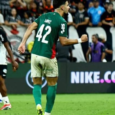 Palmeiras vence o Corinthians com gol de Flaco; Memphis perde pênalti