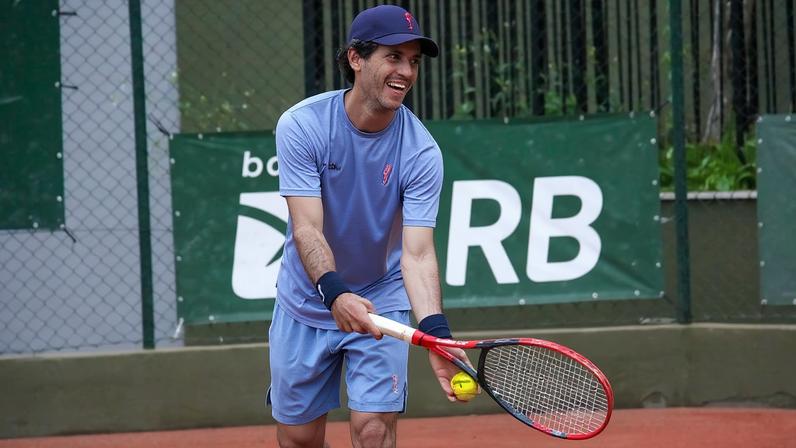 Ex-profissional Henrique Mello retorna às competições do circuito Masters