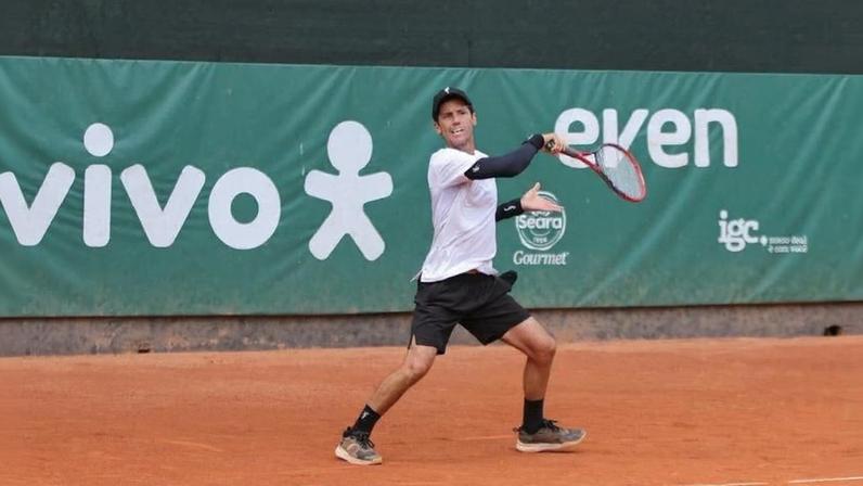 Henrique Mello estreia com vitória no ITF MT700 de Montevidéu