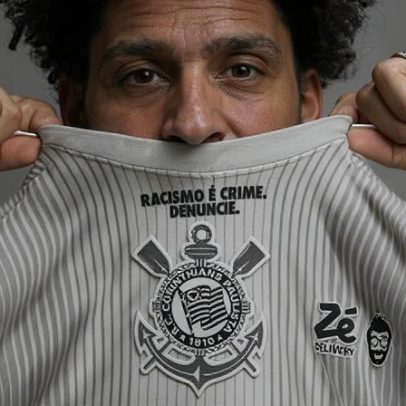 Corinthians adota lema Racismo é crime em uniforme de jogo