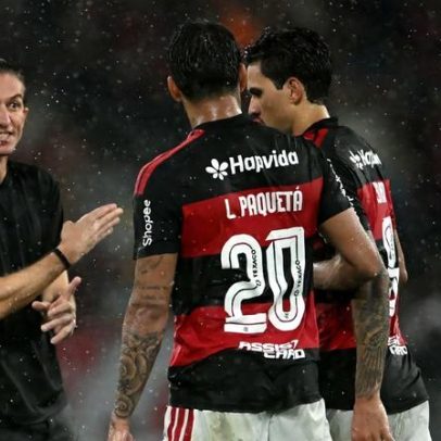 Flamengo fica em segundo na Recopa e recebe premiação do torneio contra Lanús