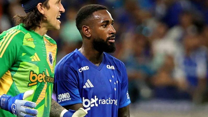 Cássio e Gerson durante Cruzeiro x Pouso Alegre, na semifinal do Campeonato Mineiro 2026