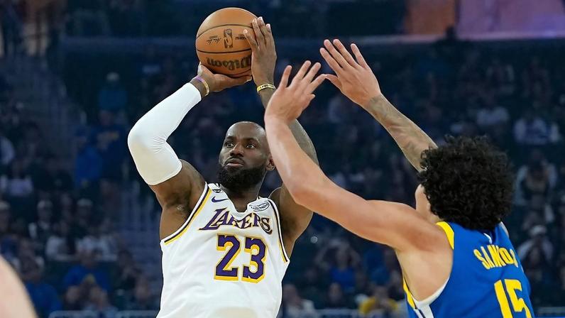 LeBron e Doncic lideram Lakers contra Gui Santos em vitória sobre os Warriors