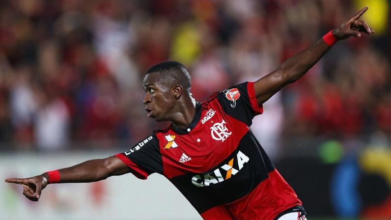 Jornal reage ao suposto namoro entre Flamengo e Vinícius Jr.; sonho segue vivo