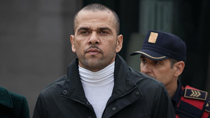 Justiça bloqueia R$ 7,7 milhões de Daniel Alves por pagamentos do São Paulo