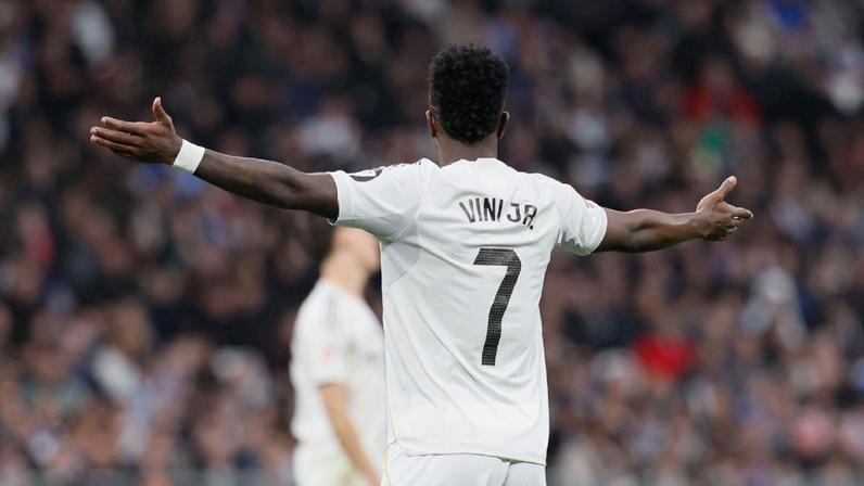 CEO do Al Hilal confirma interesse em Vinicius Jr. e reage à greve de Ronaldo