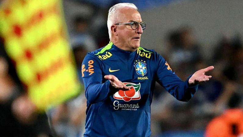 Dorival comenta seleção, compara trabalho a Ancelotti e aposta em grande Copa