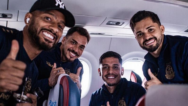 Jogadores do Mirassol durante viagem a Belém para jogo contra o Remo