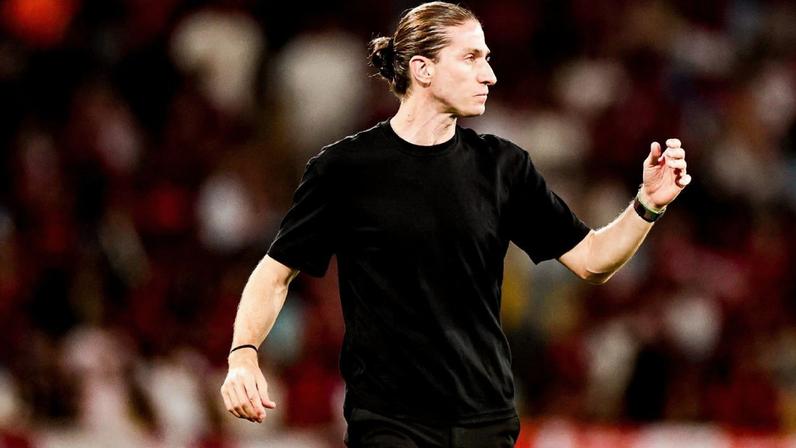 Filipe Luís comenta início ruim do Flamengo e encara a pressão como desafio
